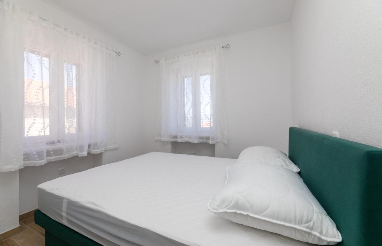 Apartmani Canaki Supetar Exterior foto